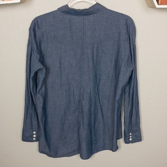Jack Chambray Pearl Button Down Top - Picture 2 of 2